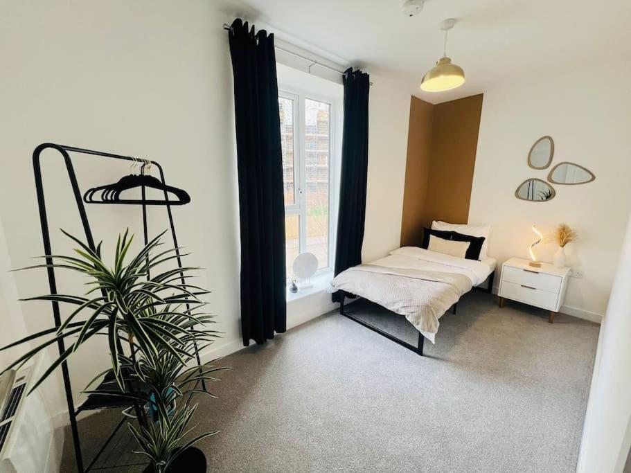 Hessian Lounge -Wyndale- Central 2Br W/Parking Birmingham Bagian luar foto