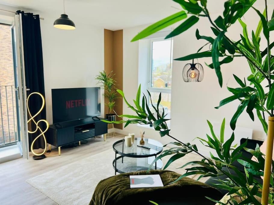 Hessian Lounge -Wyndale- Central 2Br W/Parking Birmingham Bagian luar foto
